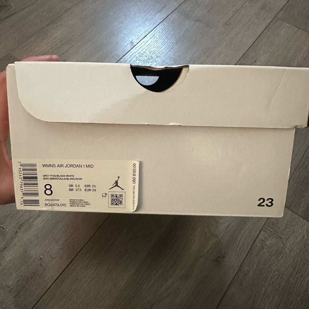 Air Jordan - Picture 2 of 4